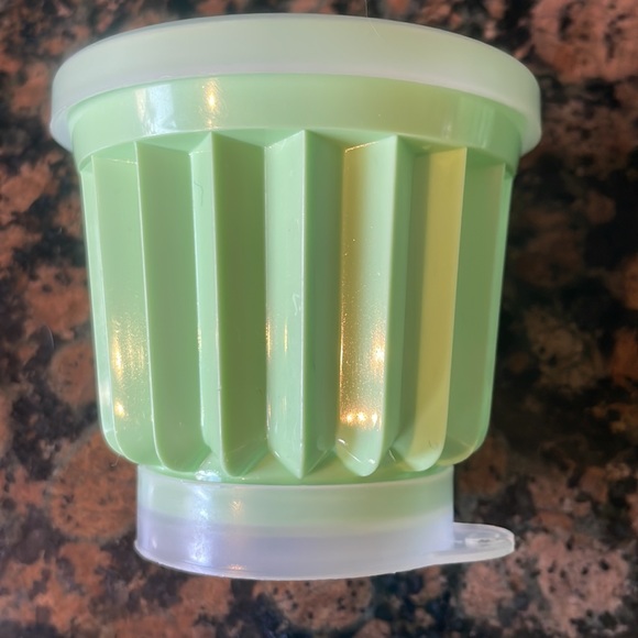 Tupperware vintage jadeite green mini jell-o moulds (set of 5) - Picture 6 of 8